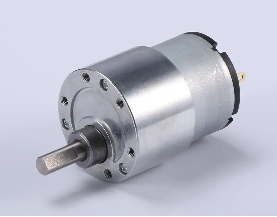 Farqiga udhaxeeya matoorka gear DC iyo stepper motor